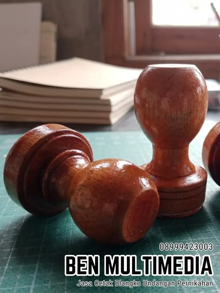 Jasa Pembuatan Stempel Manual di Kelurahan Joyotakan Ben Multimedia